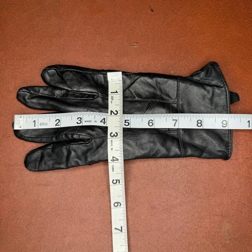Insulated leather gloves